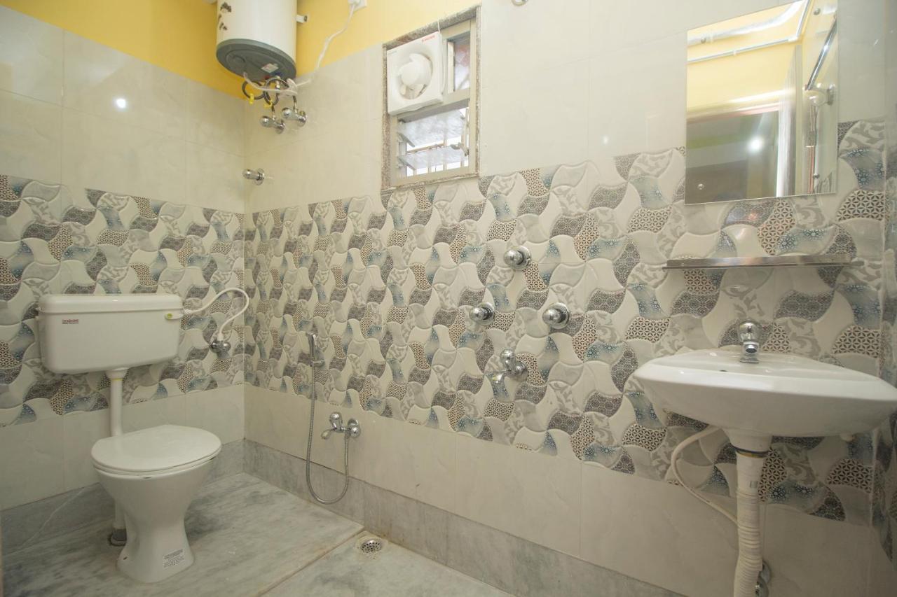 Oyo 30073 Triveni Lodge Siliguri Bagian luar foto