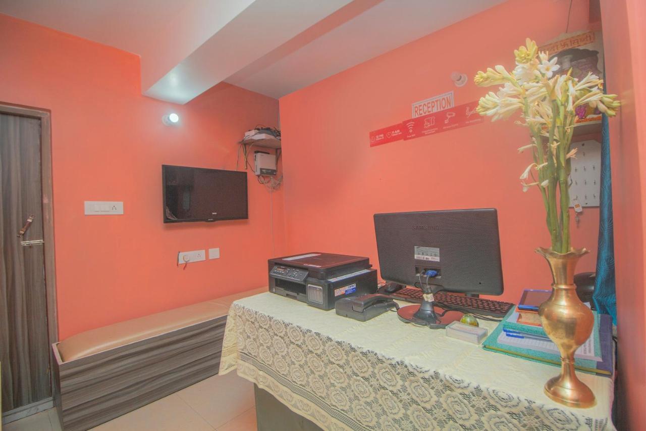 Oyo 30073 Triveni Lodge Siliguri Bagian luar foto