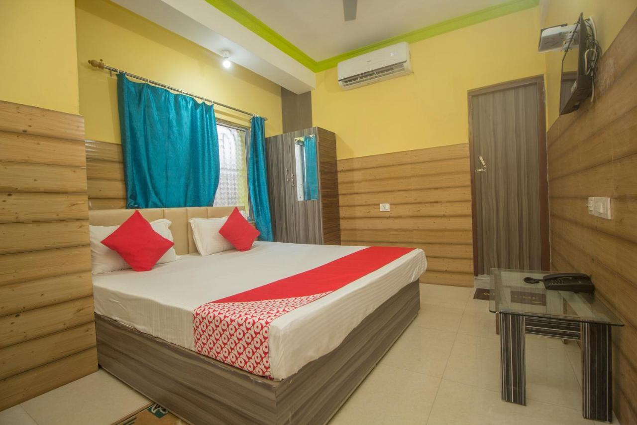 Oyo 30073 Triveni Lodge Siliguri Bagian luar foto